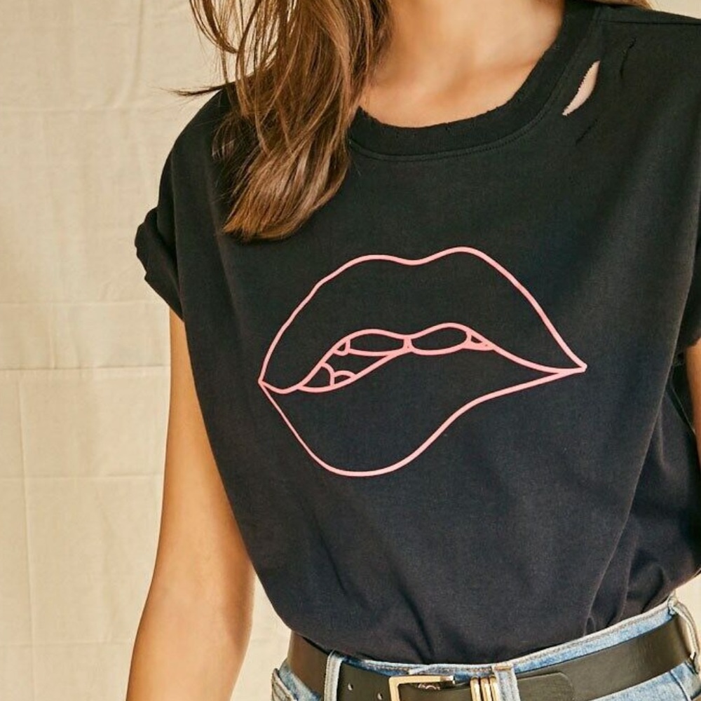 Distressed biting lip graphic tee